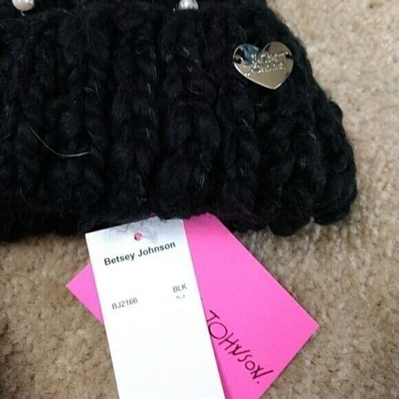 *Sale* Betsey Johnson black winter beanie and cowl - Picture 4 of 5